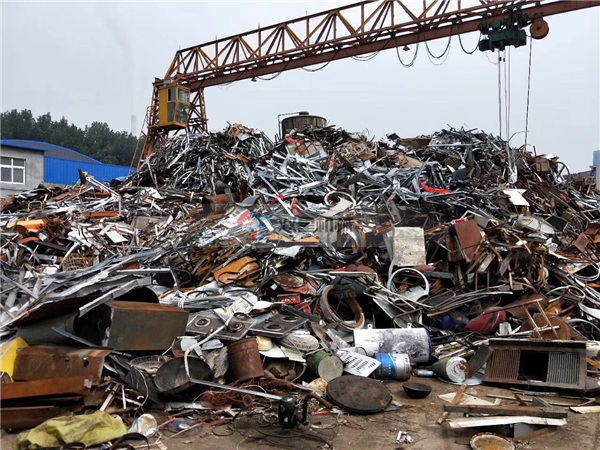 <a href='http://www.guanzuimeinv.cn' target='_blank'><span>金屬破碎機(jī)</span></a>客戶現(xiàn)場