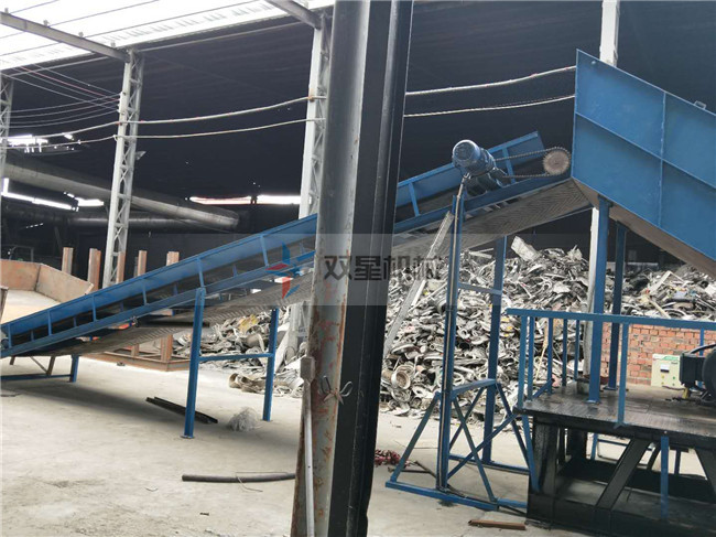 <a href='http://www.guanzuimeinv.cn/psxl/4.html' target='_blank'><span>廢鋼破碎機(jī)</span></a>客戶現(xiàn)場(chǎng)拍攝