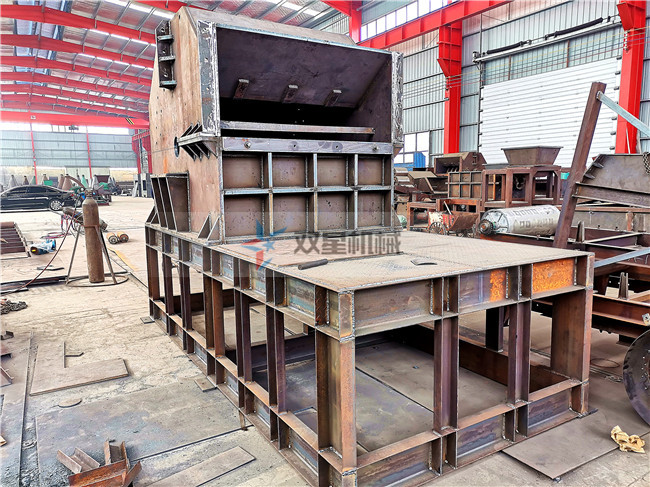 金屬破碎機生產現(xiàn)場