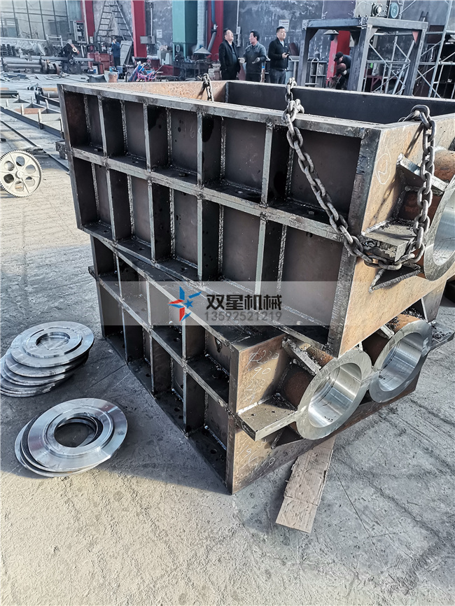 <a href='http://www.guanzuimeinv.cn/ssxl/10.html' target='_blank'><span>金屬撕碎機(jī)</span></a>撕碎箱體實(shí)拍