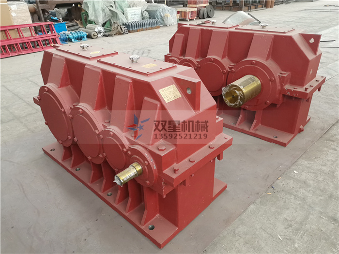 金屬撕碎機配件減速機、主機機架生產(chǎn)組裝現(xiàn)場實拍