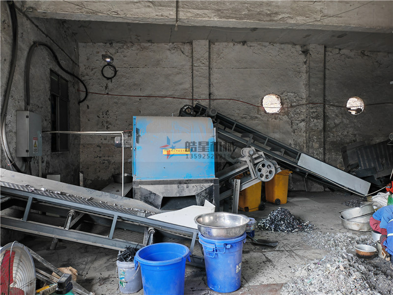 <a href='http://www.guanzuimeinv.cn/ptsb/1033.html' target='_blank'><span>渦電流分選機</span></a><a href='http://www.guanzuimeinv.cn/psxl/1278.html' target='_blank'><span>斷橋鋁破碎</span></a>機設(shè)備客戶客戶實拍