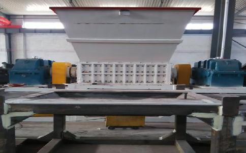 哪些因素決定著<a href='http://www.guanzuimeinv.cn/ssxl/10.html' target='_blank'><span>金屬撕碎機</span></a>的價格